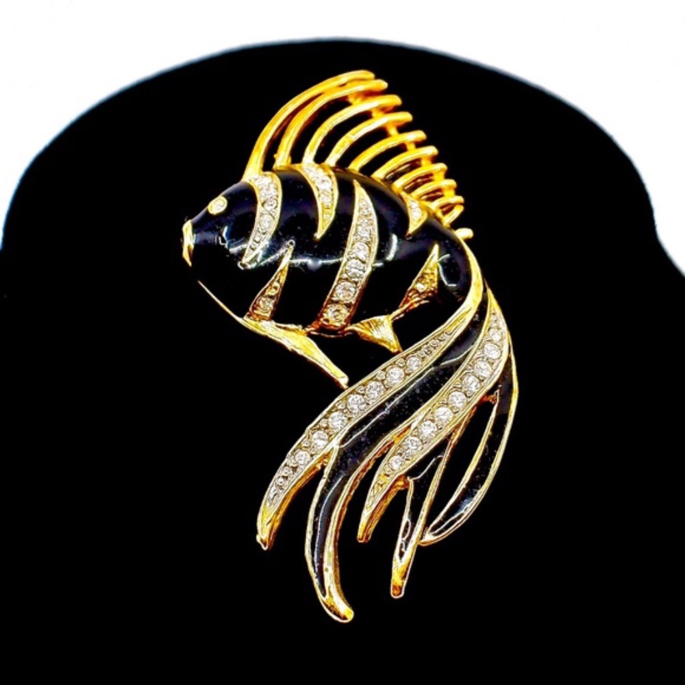 VINTAGE~black enamel~GOLD ANGEL FISH BROOCH PIN